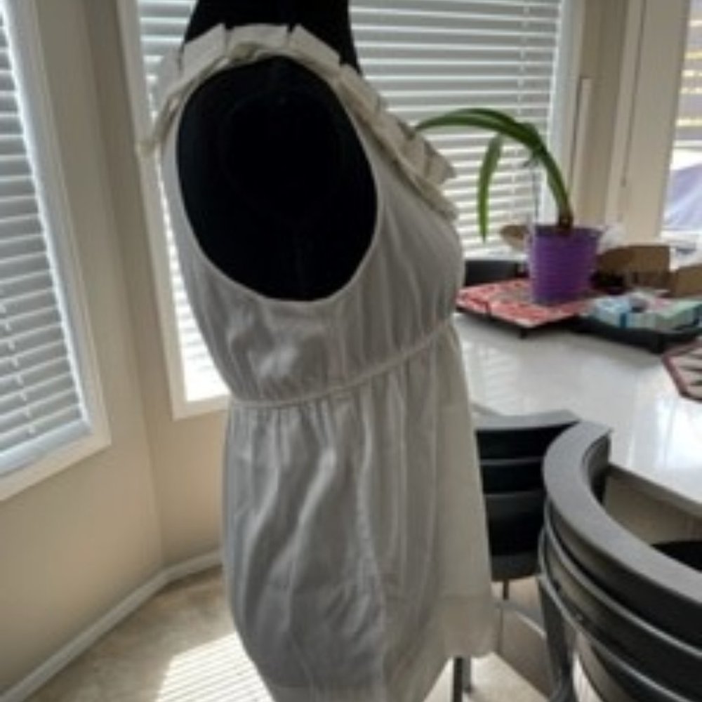 BCBG white PS Top with collar detail - Picture 2 of 10